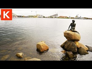 Mermaid in Copenhagen - crowd around the small statue