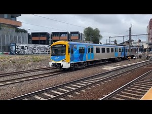Metro Siemens Departing Footscray Station from Werribee to Flinders Street - Low Note Horn Show