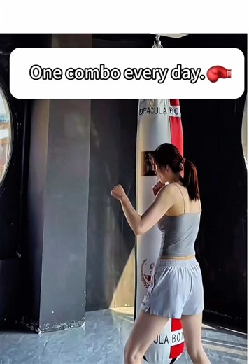 Shadow boxing’s not just for pros! My daily routine to build speed and power from anywhere. Perfect your combos and feel unstoppable. Ready to train with me?#shadowboxing #boxingworkout #homeworkout #fitnessmotivation #trainwithme