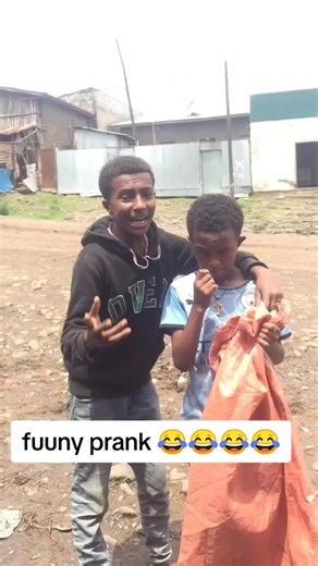 fuuny prank 😂😂😂😂😂😂😂#adisrost #etiopiantiktok🇪🇹 #የእናንተገፅ🇪🇹viral #viralvideo #ኢትዮጵያ_ለዘለዓለም_ትኑር🇪🇹🇪🇹🇪🇹