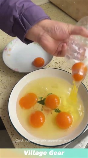 Quick egg white-yolk separation trick! #tips