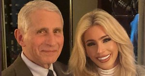 Fauci Ouchie: 'America's Doctor' Thinks He's Taking a Picture with a Fan - Now Look at Her Hand