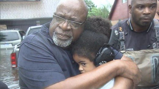 Volunteers rescue Hurricane Harvey victims, evacuation centers fill up