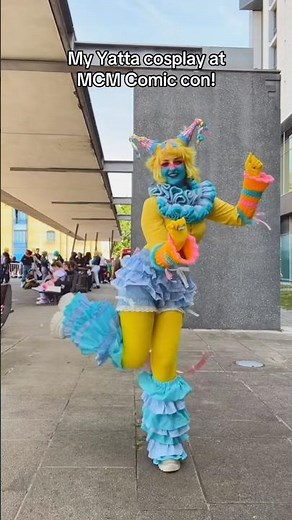 SO HAPPY WITH IT 💛 #yatta #dandysworld #cosplay #roblox #mcmcomiccon #comiccon #dandy #dance #style