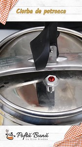 Ciorba de potroace, acrita cu zeama de varza, facuta din spate de gaina (sau orice alta carne de pasare) si organe (inimi, ficatei, ranze), acrisoara, dreasa cu smantana si galbenusuri - e o bunatate pe frigul asta! Noua ne place fierbinte, alaturi de paine de casa si ardei iute :) Ingrediente pentru 20 de portii: 2 kg de carne de pasare (spate cu aripi, organe) 1 bucatica de ardei proaspat sau uscat 300 gr de ceapa 300 gr de morcov 1 ardei gras mare 300 gr de telina, pastarnac, patrunjel radaci