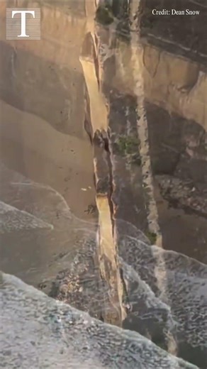 Fresh cracks raise fears at Demons Bluff Beach Anglesea