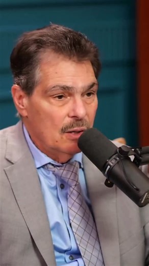 Parenting • Mindful Living • Tips and Tricks on Instagram: "Comment “GREEN” below and I’ll send you the link to a step-by-step guide that helps turn Red Flag moments into Green Flag responses! Disciplined kids are often happier, better mannered, and more pleasant because discipline gives their brain structure, predictability, and a sense of safety. Clear expectations and consistent boundaries reduce anxiety by removing guesswork about what is allowed and what is not, allowing children to relax a