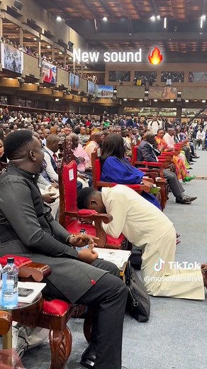 Moses Bliss New Sound: Umbrella | Full Song Lyrics & Dance