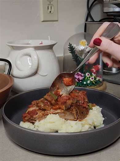 A New Year usually means resolutions and goals and health and stuff. This year, I'm combining my Everything I Eat in a Day project from last February with the old COOK90 challenge. Wish me luck. #food #foodblog #foodblogger #cookingforone #cook90 #everythingieatinaday #cooking #foodchallenge