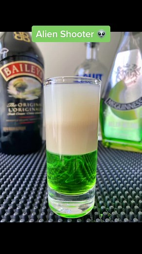 Alien Shooter #1touchaway #MusicBreakr #alien #drink #drinktok #cocktail #vodka #baileys @Stunnaloadz #shot