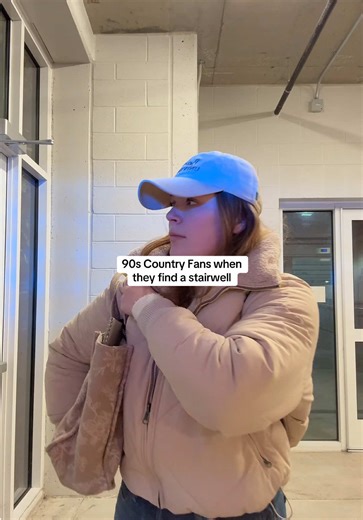 Here’s a cover to keep y’all warm during this snow storm🤍❄️⛄️#aubreynicole #countrycover #90scountry #singing #cover