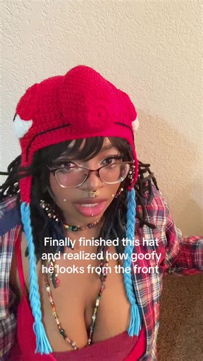 Goofy Hat Reveal: From Side to Front Perspective