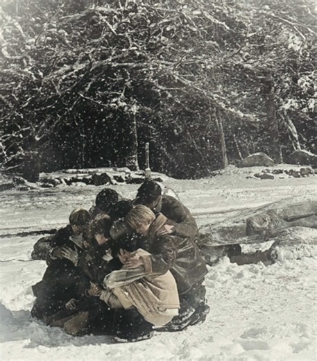 K-pop Christmas Edits Featuring ANDTEAM