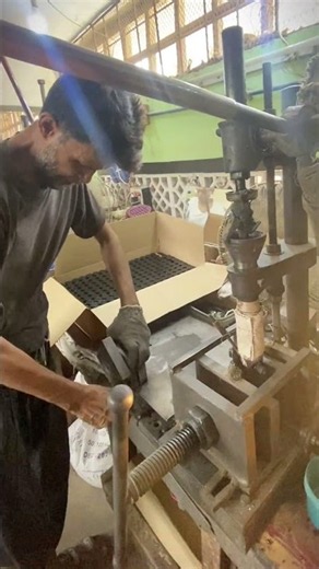 Melting Plastic to Make Bottle Caps: The Complete Factory Process #cupstock #flowwrapping #flowcup