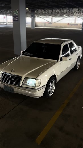 Mercedes W124: The Classic AMG Experience