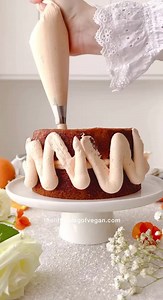 Vegan Orange Cake!🍊 Recipe: https://www.thelittleblogofvegan.com/2022/05/vegan-orange-curd-cake.html This vegan orange curd cake is the perfect combination between sweet and fruity. It features 2 layers of moist and fruity orange sponge cakes, with a homemade orange curd and orange flavoured buttercream decorated with fresh orange slices. #vegan #cake #vegancake #baking ft Tilda Rice (ad) 😍🍊 | The little Blog of Vegan