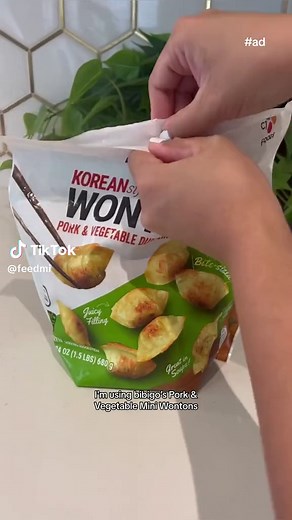 #ad 🥟 Save this spicy wontons recipe that can be made in just a few minutes with a homemade chili oil sauce my not-so-secret freezer staple—@bibigo USA Pork & Vegetable Mini Wontons! INGREDIENTS (1 serving): 13 #bibigo Pork & Vegetable Mini Wontons 1 tbs Korean chili flakes 1 green onion, sliced 1 clove garlic, minced 1 inch ginger, grated 1 tsp sesame seeds 3 tbs neutral oil 1 tbs soy sauce ⅔ tbs rice vinegar 1 tsp sesame oil ½ tsp sugar DIRECTIONS: 1. Boil wontons for 1-2 mins & set aside. 2.