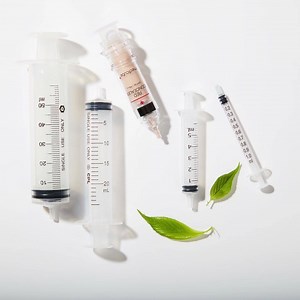 Red Concealer to the rescue! ❤️ Lightweight non-comedogenic formula cancels out redness to hide irritation and blemishes. #RedConcealer ✔️ #RedLine #AcneCare ⠀ #Medicube #WeKnowSkin #derma #skincare #메디큐브 #더마 | Medicube Malaysia | Facebook