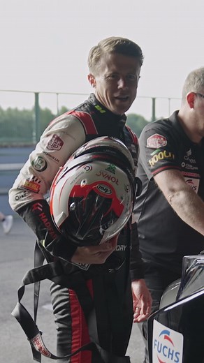 Some ambient behind-the-scenes action from today’s effort at Croft. #btcc #croftcircuit #teamspeedworks | Speedworks Motorsport