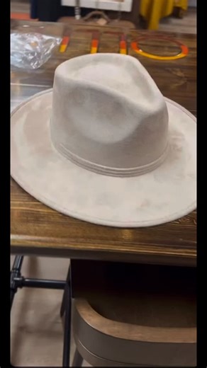 A look back at this stunning custom hat design with the gorgeous @beautybyevyn 🤎❤️ Appointments available starting Sunday, Feb 1st 📸-Evyn | Annabelle & Ollie - Vintage Goods & Marketplace