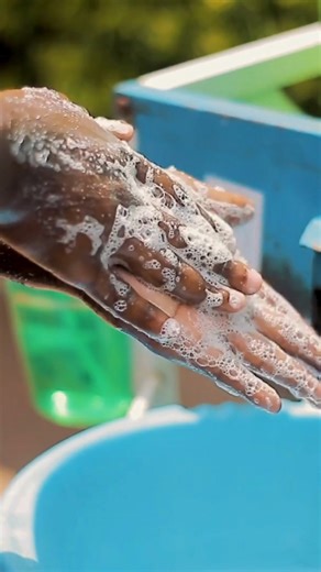 4.2K views · 241 reactions | 識 Lavons nos mains avec du savon et de l’eau propre pour éliminer ces microbes invisibles à l’œil nu. Protégeons-nous et protégeons les autres. | U-Report RDC | Facebook