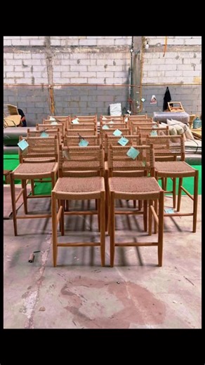 🌴 EXCLU Guinguette : Notre mobilier est en route, direct de Java ! 🇮🇩 On a trop hâte de vous accueillir dans un cadre unique ! On a misé sur l'authenticité et le savoir-faire. Chaque chaise, chaque table de votre future guinguette a été fabriquée à la main par des artisans passionnés à Java. 🫶 Le voyage est long, mais ces pépites en bois et matériaux naturels apporteront la touche d'exotisme et de chaleur qu'on rêve pour vos soirées. ✨ ⚠️ MAIS POUR ÇA, ON A ENCORE BESOIN DE VOUS ! ⚠️ Chaque 