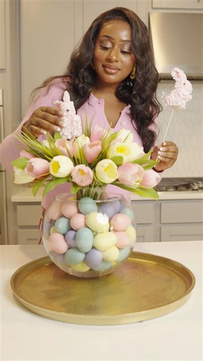 Beautiful Easter Centerpiece DIY Idea | Obsessed with how the eggs and tulips turned out.