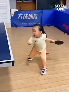 Five-year-old Chen Siyang has been practicing ping-pong every day since she began training over a year ago. Recently, she won first place in her city’s junior table tennis competition after being allowed to compete in the 7-year-old age group. | Sixth Tone