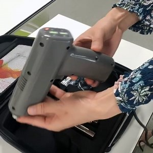 650N Electric Chiropractic Adjusting Tool Pulse Gun, Portable Activator Chiropractic Tool Chiropractic Gun, Spinal Cervical Thoracolumbar Correction Relaxation Tool with 4 Massage Heads (Grey)