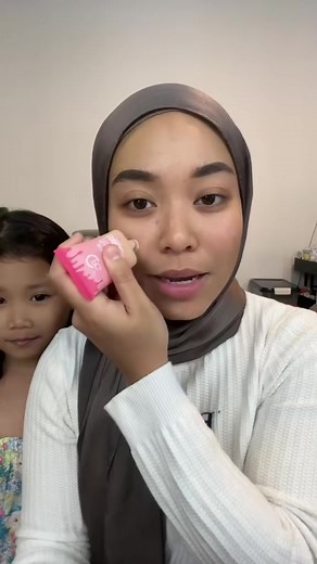 Finishing memang tiptop 😍 Foundation cpg full coverage tauuu !Available 3 code 🤍Beau - kulit cerah 💛Maganda - kulit natural🤎 Pragtige - sawo matang Jangan lupaa last sekali set kan makeup kita pakai fixing spray cpg okay! | Cik Puan Gojes