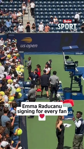 Emma Raducanu stopping for every autograph and selfie request at the US Open is so wholesome 😍 | The US Sun Sports