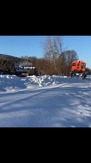 We’re hoping for some snow for this year’s Tinseliner Christmas trains! Throwback to December 2020 when we got our wish! ❄️ 🚂 #throwback #winter #letitsnow #railroad #locomotive #trainsinthesnow #intheberkshires | Hoosac Valley Train Ride