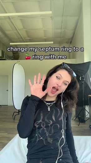 🍒 ring as a nose ring? why not 😁 jewelry & tools are from Pierced Owl ofc 🖤 link to shop in bio #septumpiercing #septumjewelry #piercings #piercedowl