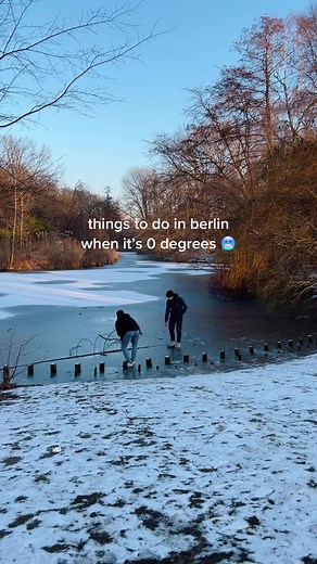 if you find yourself in berlin during the chilly season, 📌 save these suggestions for some less touristy things to do: • vabali ~ a “textile free” spa - meaning no swimwear so if you don’t mind going nude, this is the city’s best spa 👙🚫 • walk through the beautiful tiergarten park and make your way to café am neuen see to warm up with a hot drink by their (four!) log fires • markthalle neun ~ indoor street food festival on thursdays • take a walk through mon bijou park and on to tadshikes tee