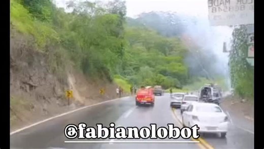 Fabiano Lobot on Instagram: "Acidente na BR-381 deixa mãe e filho mortos após incêndio em veículo, em São Gonçalo do Rio Abaixo Um grave acidente de trânsito seguido de incêndio veicular foi registrado na tarde deste Domingo , por volta das 14h25, na BR-381, em São Gonçalo do Rio Abaixo, na altura do km 367, próximo ao Recanto da Cascata, no sentido Belo Horizonte. De acordo com informações do Corpo de Bombeiros Militar de Minas Gerais (CBMMG), um automóvel Volkswagen Gol, de cor prata, rodou na