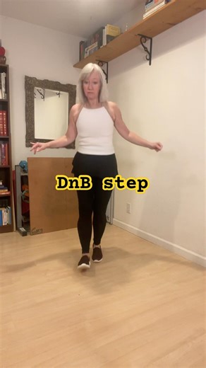DnB tutorial: easy shuffle dance turn. #shuffledance #shuffleturn #shuffleover50 #teamkailyn