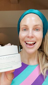 Cool off with our Cyro-Flash Cream-Mask – the icy-cold power of cryotherapy and professional spa expertise come together for a visible lift effect in just 10 minutes! 🥶Colder than traditional cryotherapy treatment tools, this high-performance mask helps fight the signs of ageing with a powerful M.G.A. formula and organic evening primrose extract 😍Comment below your favourite mask! 👇 | Clarins