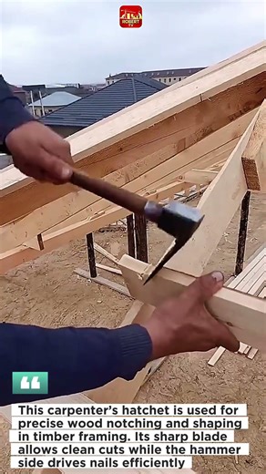 Perfect wood notching with a carpenter’s hatchet / Satisfying timber framing trick!