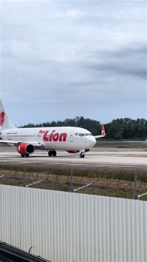 Thai Lion Air B737-800 Takeoff from Phuket