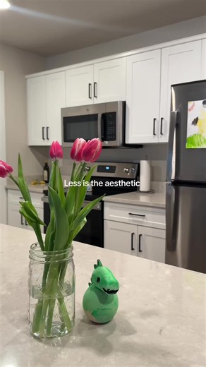 The older I get, the less I want to own and the more I want to enjoy my home. Fresh flowers, clear counters, and room to breathe 🤲 #creatorsearchinsights #houseinterioraesthetics #intentionalliving #minimalist #happyathome