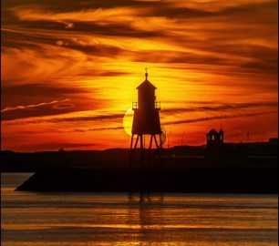 Raw video: Timelapse of Herd Groyne Lighthouse at sunrise