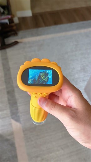 This handheld microscope is insane! 1,000X zoom! 😲 #digitalmicroscope #kidsdigitalmicroscope