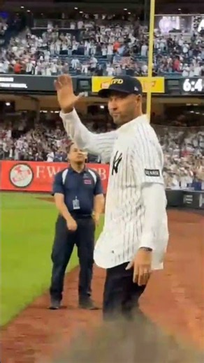 Derek Jeter honors 9/11 at Yankee Stadium 🇺🇸⚾ #MLB #Shorts