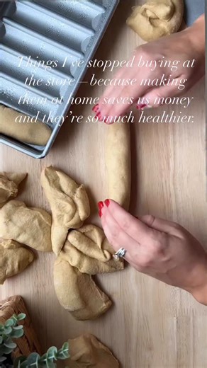 Comment “LIBRARY” to get access to over 250 of my best homemade recipes for free for 7 days! 🤍 Switching to homemade didn’t just change what we eat —it changed how we feel. Better digestion. More energy. Fewer ingredients we can’t pronounce. And a grocery budget that finally makes sense. Nothing extreme. Nothing complicated. Just real food made at home, one simple swap at a time. If you’ve ever thought, “I want to feed my family better, I just don’t know where to start,” this is for you. Commen