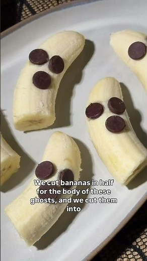 Spooky and sweet, these banana ghosts and spiders make Halloween snacking extra fun. 👻🕷️🎃