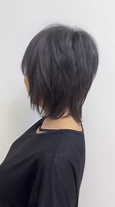 16K views · 273 reactions | Alege o tunsoare de păr mediu filat în nuanțe de brunet pentru un look sofisticat și modern. Straturile delicate adaugă volum și mișcare, Perfect pentru un stil elegant și versatil! #tunsori #frumusete #inspiratiepar #brunet | Tunsori la moda | Facebook