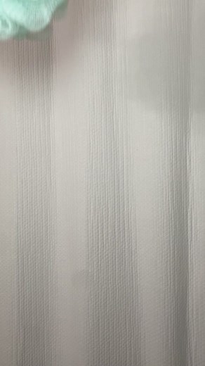 3 signs that you need to get rid of your loofah. #showeressentials #bodyscrubbers #showerproducts