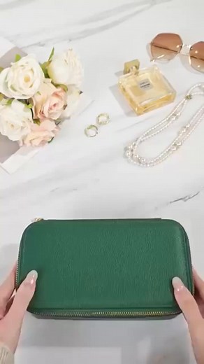 2.7K views |  Jewellery gum hone ka tension? Bas ek baar ye bag le lo! Har woman ke liye must-have organizer — classy look, soft velvet touch aur travel-friendly design ✨ 5000+ women ne already order kiya ❤️  Free Pouch Offer — Only For Today!  Click “Shop Now” before stock runs out ⏰ | Winnershop | Facebook