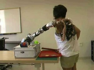 Claudia Mitchell Operates Bionic Arm with her Brain (silent) | Rehabilitation Institute of Chicago