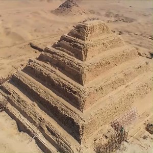 🪲 Des fouilles menées l´intérieur d'une pyramide encore inexplorée vont permettre de retrouver de nouvelles momies inconnues perdues depuis plus de 3000 ans ▶️ La découverte des derniers tombeaux d'Egypte, à découvrir jeudi à 21h10 sur RMC Découverte et RMC BFM Play ➡️ https://bit.ly/3wmT4BN | RMC Découverte
